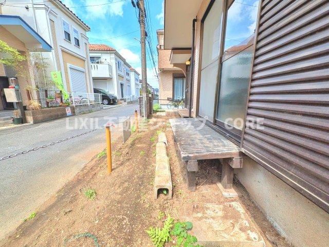 ちょっとしたガーデニングや家庭菜園等が楽しめるスペースもございます。