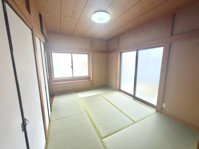 リビングとつながる和室は、生活の幅が広がる便利な空間です。