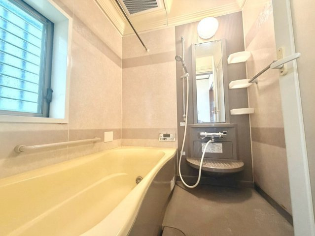 一日の疲れを癒すリラックス空間として快適な浴室。