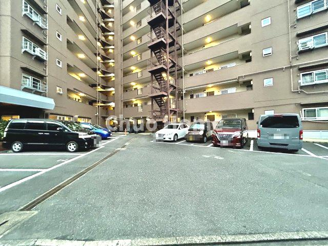 【敷地内駐車場】最新の空き状況や費用などの詳細は担当スタッフまでお問い合わせください。