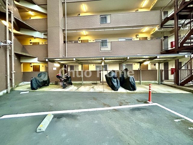 【バイク置き場】最新の空き状況や費用などの詳細は担当スタッフまでお問い合わせください。