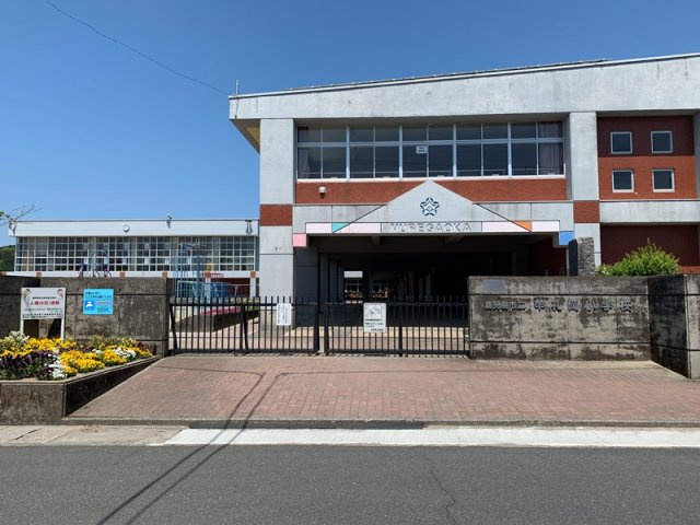 牟礼岡小学校まで徒歩8分！お子様の通学も安心です♪
