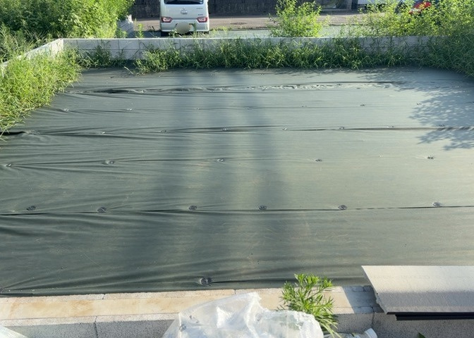 土地の形が極端に長細かったり、狭小地、あるいは道路との高低差がある傾斜地だった場合、後々売ろうとしても買い手がつかない場合もあります。後々、売却することになった時に価値の下がらない土地を選びましょう。