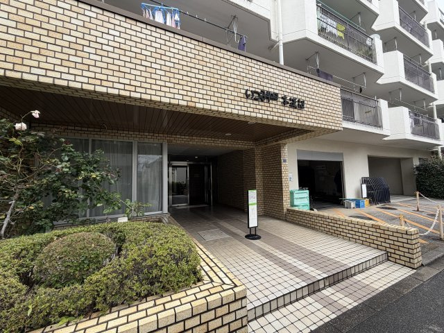 マンションの顔でもある、高級感漂うエントランス。　