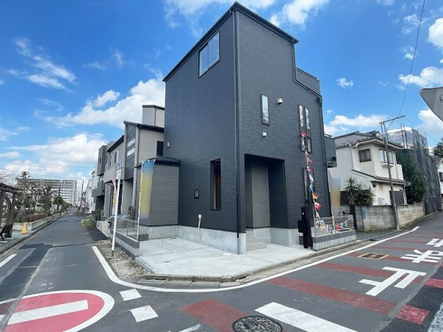 2026年3月撮影　三方角地につき陽当り良好で開放感がございます！