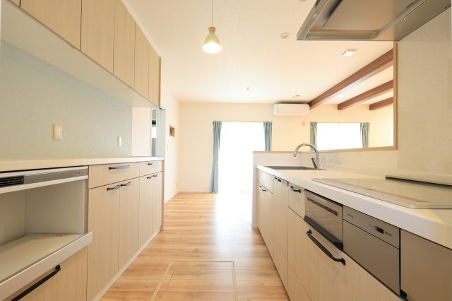 お手入れのしやすいIHクッキングヒーターで、キッチンを清潔に