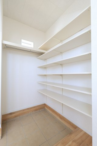 玄関横に設けたSICは、ベビーカーや外遊び道具の保管にも◎