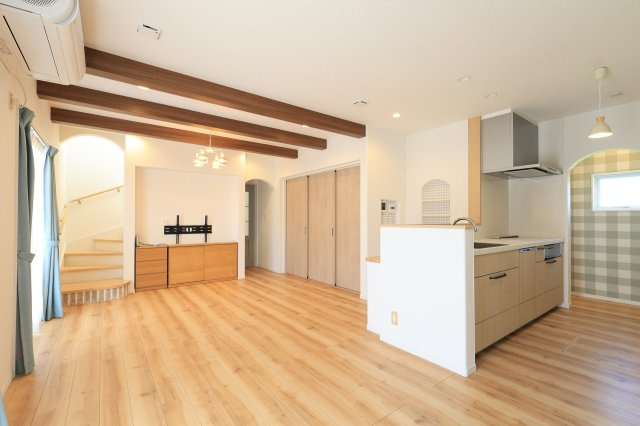 オール電化で安心。リビング階段が家族の自然な会話を育みます