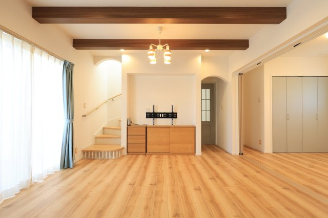 オール電化で安心。リビング階段が家族の自然な会話を育みます