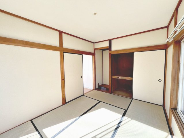 フローリングだけでなく、和室もあります