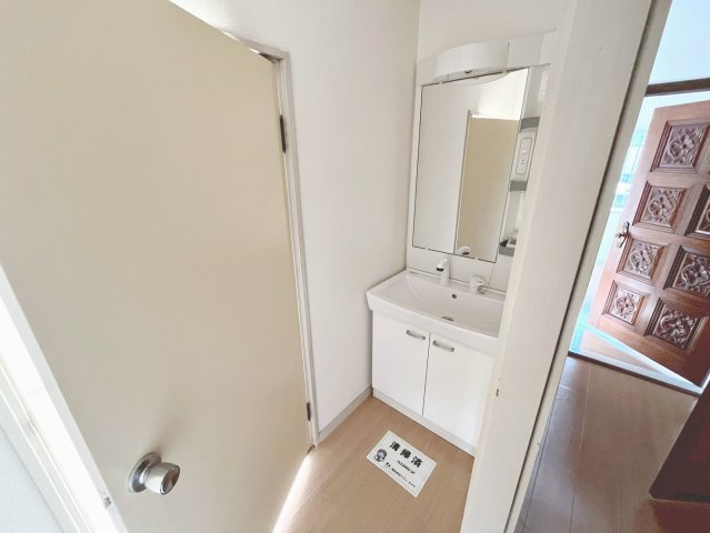 独立洗面台あり、毎朝おしゃれに忙しい女性の方におすすめです