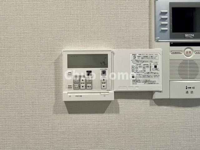 【床暖房】冬は足元から暖めてくれる床暖房はエアコンとは違って埃が舞いませんので健康にも良さそうですね。