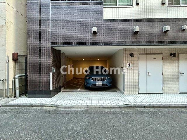 【敷地内駐車場】最新の空き状況や費用などの詳細は担当スタッフまでお問い合わせください。