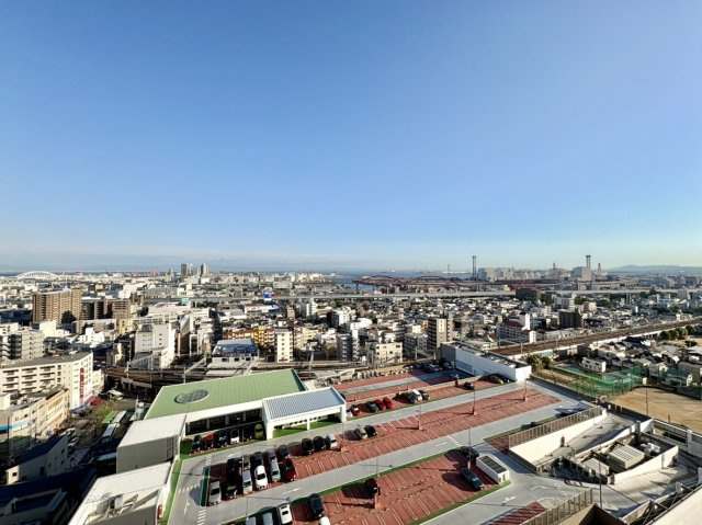 南側バルコニーからの眺望です。　神戸はもちろん大阪の街を一望できます。　是非現地でご確認くださいませ。