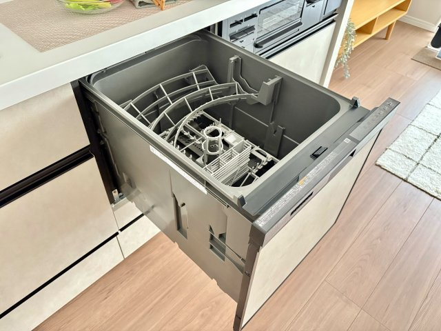 後片付けの時間をぐっと短縮できる食洗機つき。