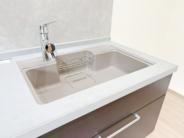 ◆浄水器一体型なのでシンクまわりがスッキリ！ハンドシャワー付きで便利。