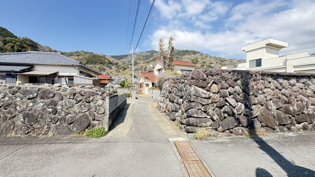 暴風壁が設けられており、強風時にも安心して暮らせる配慮がされています。