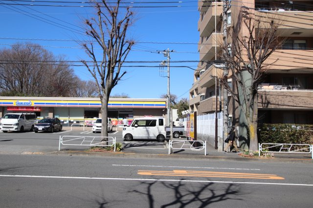 ～コンビニが隣接しているため、ちょっとしたお買い物も便利です～