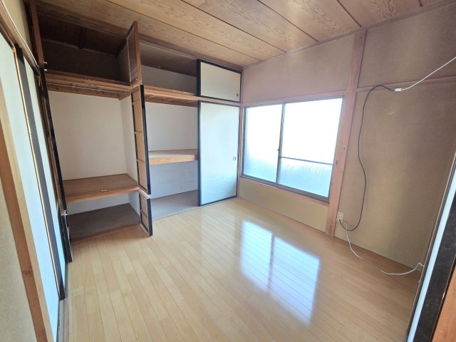1階4.5帖の洋室です。