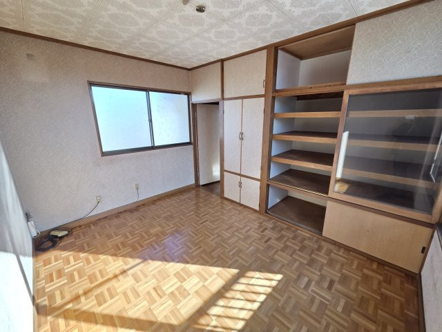 2階6帖の洋室です。