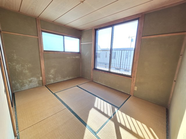2階6帖の和室です。