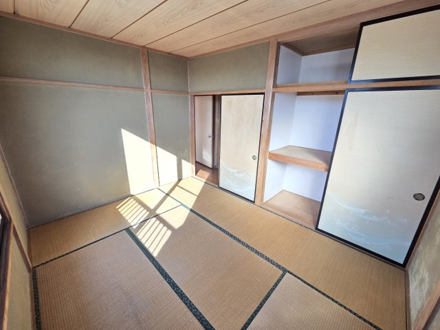 2階6帖の和室です。