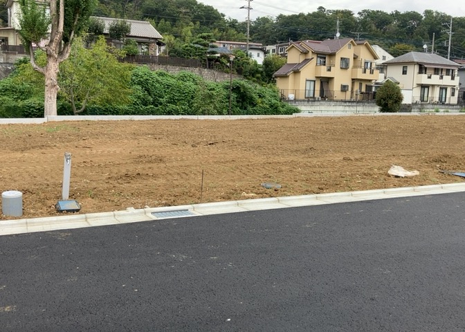 家を建てる前提で土地を探している場合、地盤の丈夫さは譲れない条件の一つです。地盤が脆弱だと追加工事が必要となります。また、過去に地盤沈下や液状化現象を起こした土地は、できるだけ避けた方がいいでしょう。