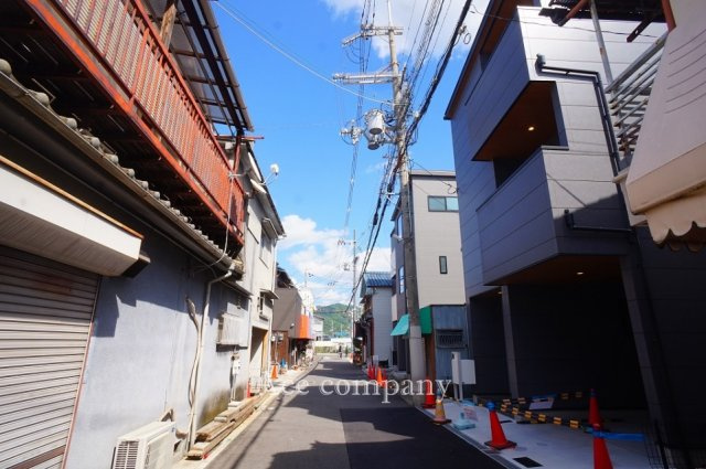 【前面道路：幅員4ｍ】スーパー徒歩1分♪バス停徒歩2分圏内です♪