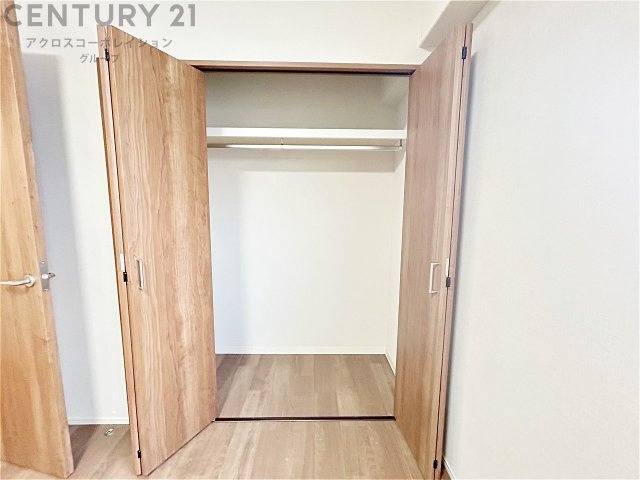 衣類やアクセサリー、小物類の収納が便利で整理整頓がしやすく、部屋の美観を保ちつつ、スペースを最大限に活用できます。衣服のしわやダメージを防ぎ、長持ちさせることができます。　