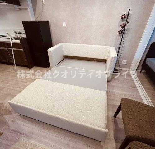 落ち着いた雰囲気のアクセントクロスがおしゃれなお部屋です