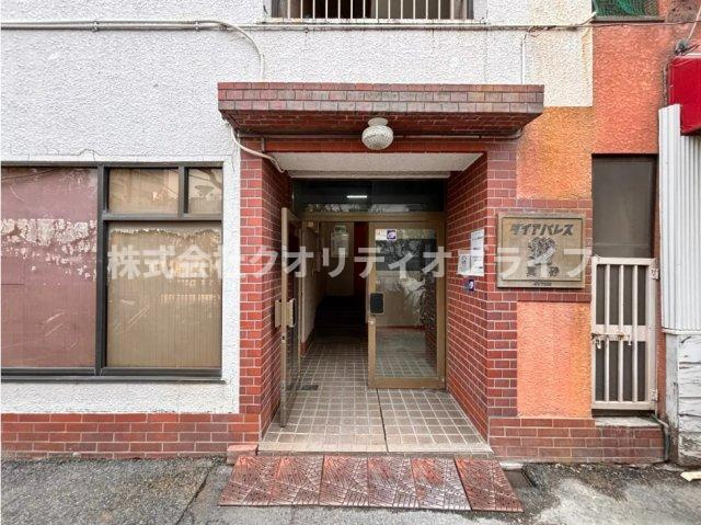 建物入口の様子です