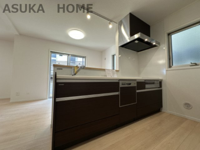 LDKが見渡せる対面キッチン、お料理をしながら家族との団欒の時間も過ごせるキッチンです♪