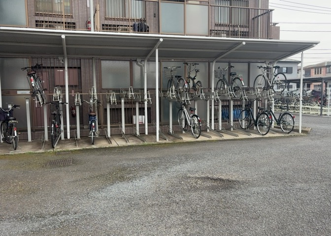 マンションの駐輪場は、事前に空きがあるか確認を取ると安心です。せっかく入居したのに駐輪スペースがない！なんてことになったら大変ですよね。そこで、内見時や購入前にはまず事前に確認しておくと良いでしょう。