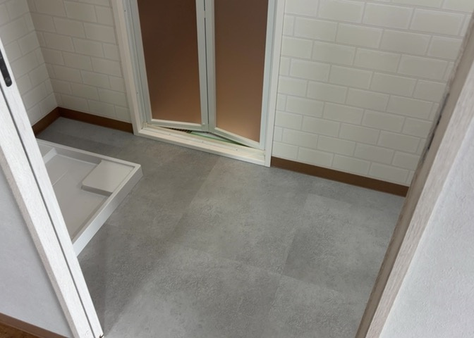 洗面脱衣所は「体を綺麗に整える場所」という目的と役割を持っています。そして便利で使い勝手のいい「体を綺麗に整える場所」にするためには、配置や動線、照明や収納計画をしっかりと検討しておく必要があります。