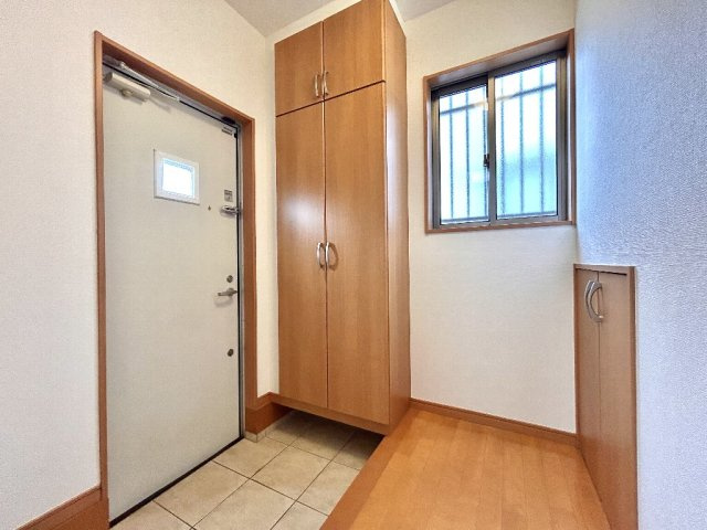 収納量が確保され、すっきりとした玄関でございます。