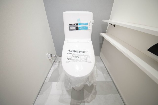 白を基調とした清潔感あるトイレ