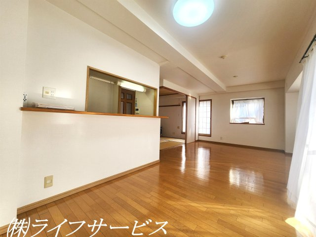 ＬＤＫ15.5帖／東南向きにつき陽当り良好のリビング！角部屋につき開口部が多数あり、開放的です！床暖房あり！
