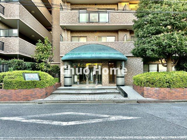 【エントランス】マンションのエントランスは、その物件の印象を決める、顔とも言える場所です。毎日通る場所ですからきれいなのが一番です。