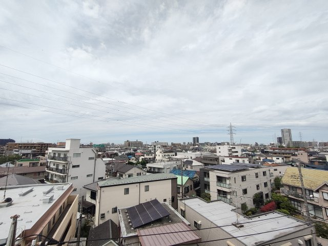 【眺望】　晴れた日には、一面に広がる爽快な青空を堪能していただけます。