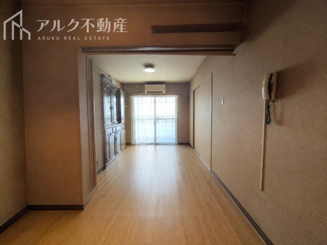 リビングダイニング　※AIによる荷物除去を行っております
