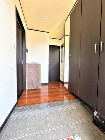 毎日通る玄関はこちらです