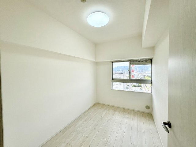 約4．6帖の洋室です　神戸港、ポートタワーが見える眺望です