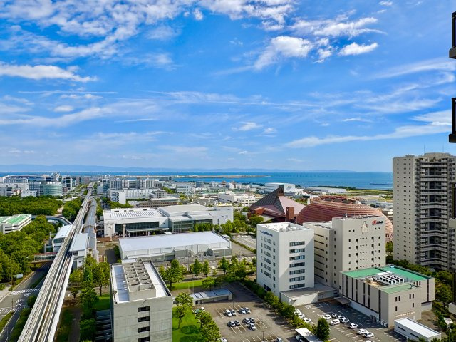 22階部分につき陽あたり、眺望良好です。物件内すべての窓から海がみえます
