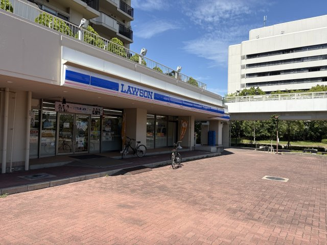 敷地内にローソンがあります。
