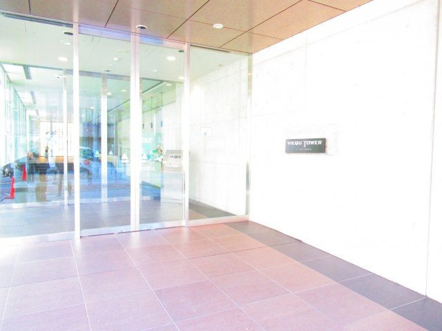 【エントランス外観】優雅で落ち着きのある雰囲気で、住まう方・ゲストを優しくお出迎えします。