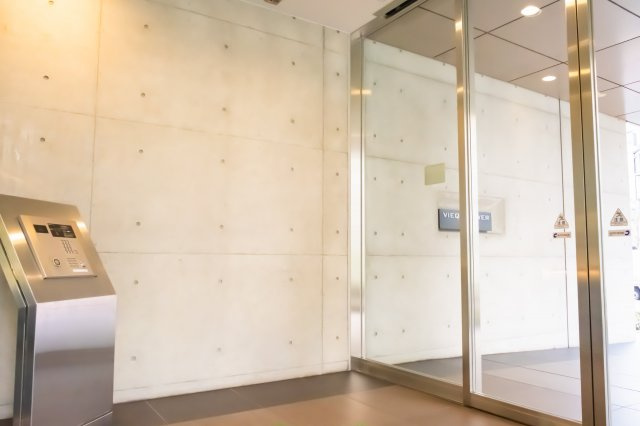 【風除室】嬉しいオートロック付き♪こちらのマンションは防犯とセキュリティに特化しております！