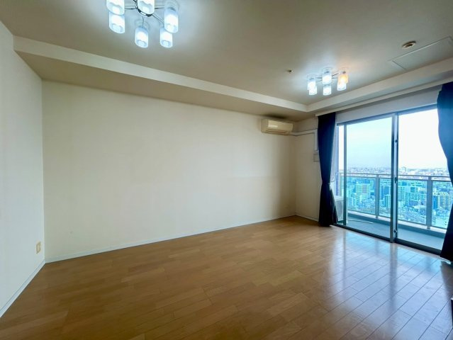 【リビングダイニング】約19.1帖！床暖房完備で冬でも足元あたたかいです◎