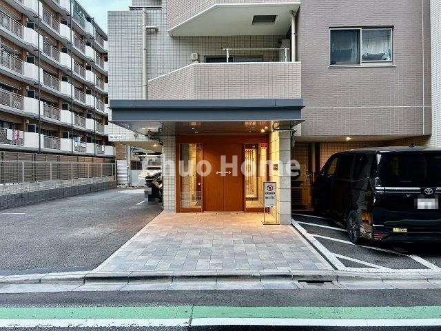 【エントランス】マンションのエントランスは、その物件の印象を決める、顔とも言える場所です。毎日通る場所ですからきれいなのが一番です。