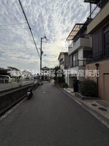 前面道路含む現地写真です