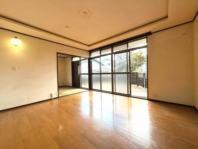 南側の窓が大きく明るいです。